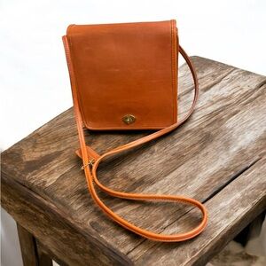 Coach tan Leather crossbody Bag 0547-914